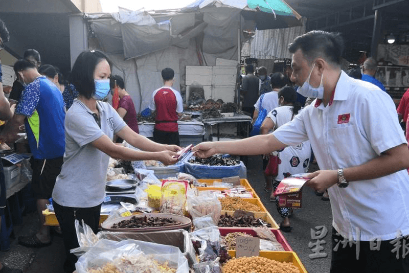 霹民政巴刹派传单 提高市民防蚊症意识