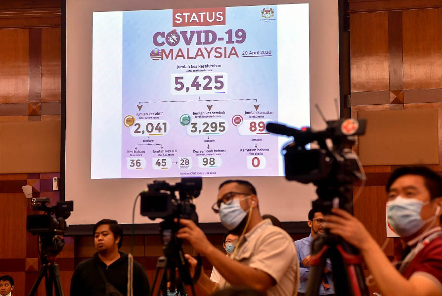 Give media personnel covering crisis special allowance
