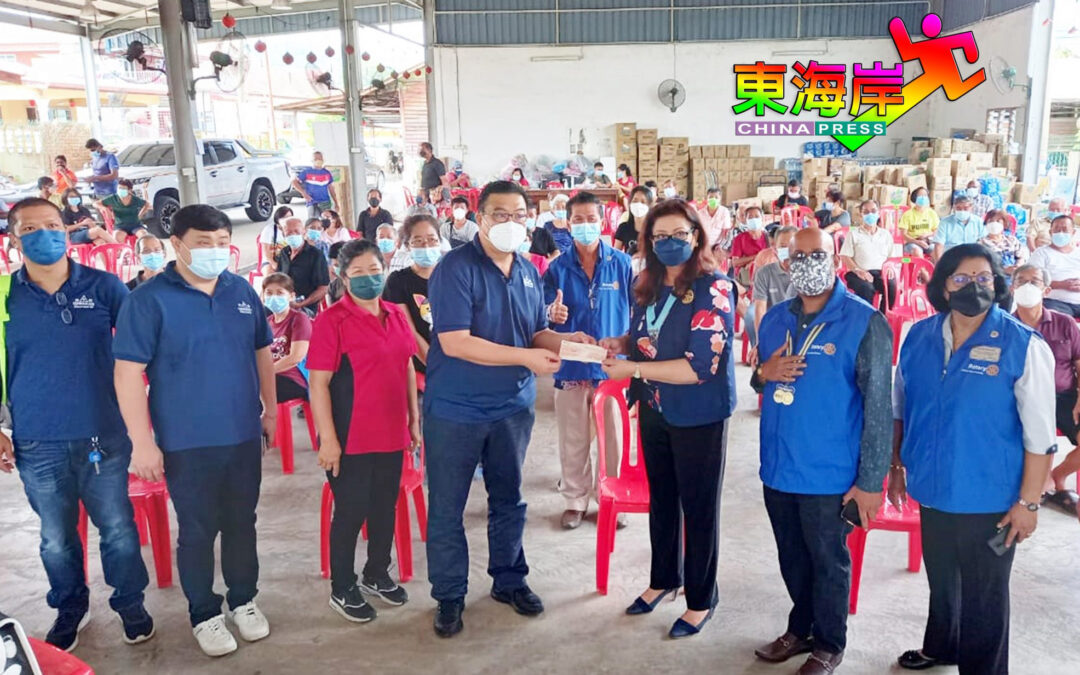 【加叻火灾】彭民政三访加叻灾区 捐赈灾金给扶轮社