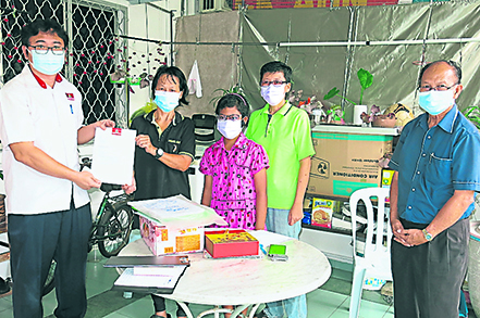 寻医与教育面对问题 霹民青助女童申请公民权