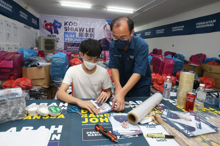 上阵不离父子兵！邱孝利带长子投入选战