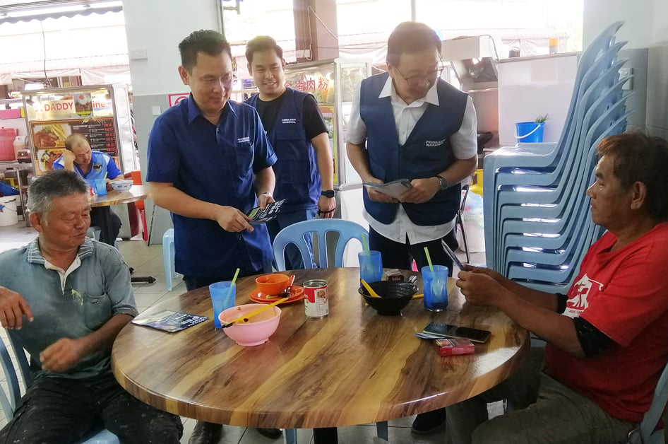 刘华才指示民政党候选人 水灾先救 之后才拉票