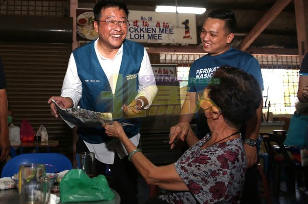 ◤2022全国大选◢ 谢宽泰为方志伟站台拉票 老选民笑称 戴上口罩不认得