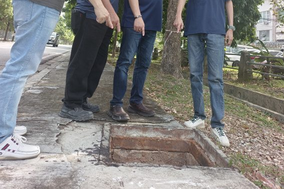 武吉拉惹行人道孔盖失踪 危及路人安全