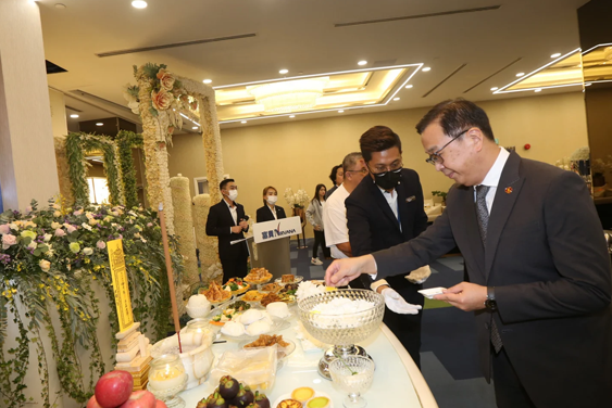 刘华才吊唁曾永森 表达最后敬意